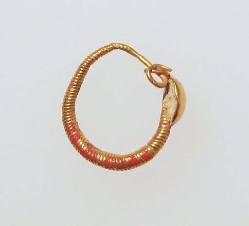 Earring with plain loop and disc