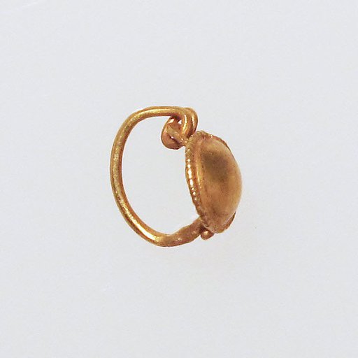 Earring with plain loop and disc
