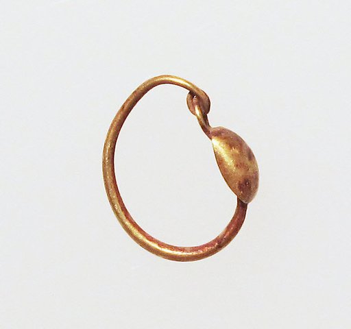 Earring with plain loop and disc