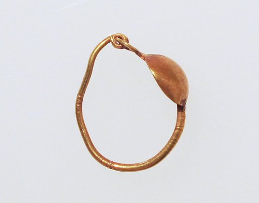 Earring with plain loop and disc