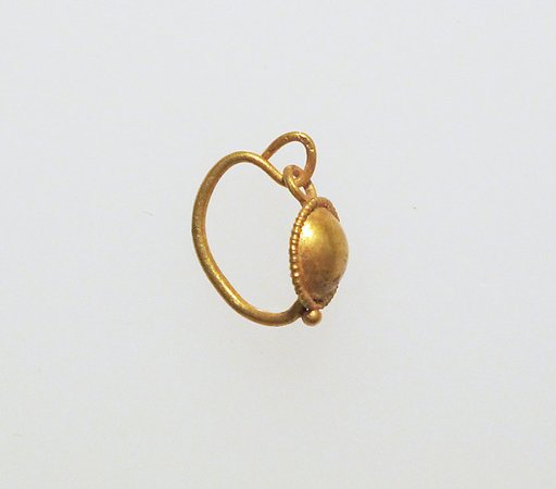 Earring with plain loop and disc