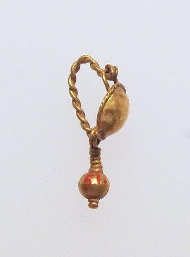 Earring with pendant