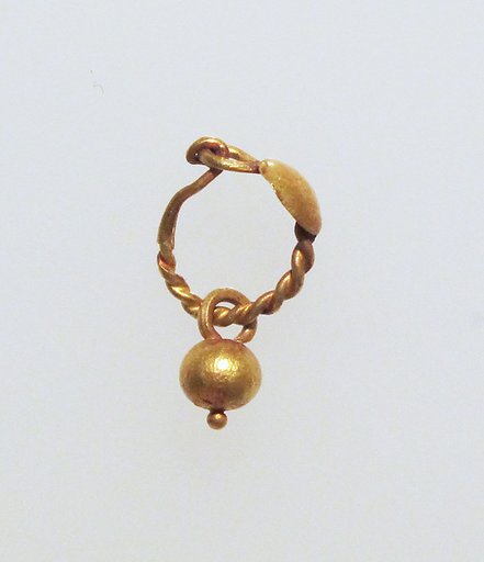 Gold earring with disc and pendant