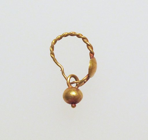 Gold earring with disc and pendant