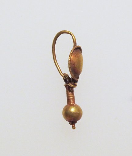 Gold earring with disc and pendant