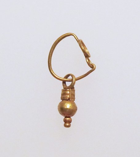 Gold earring with disc and pendant