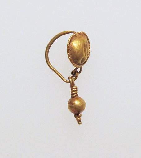 Gold earring with disc and pendant
