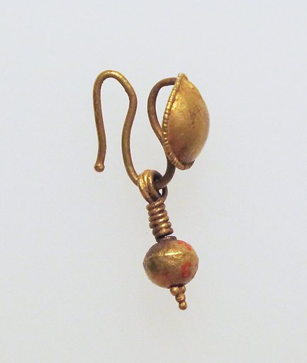 Gold earring with disc and pendant