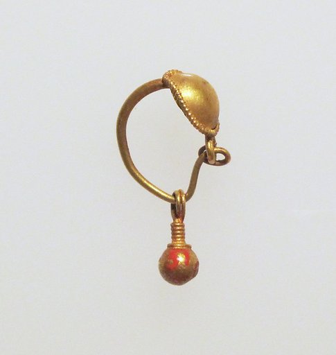 Gold earring with disc and pendant