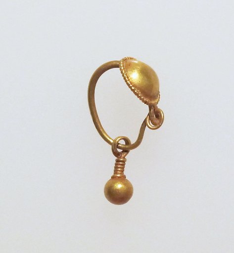 Gold earring with disc and pendant