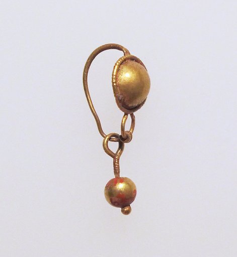 Gold earring with disc and pendant