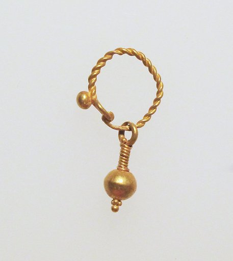 Gold earring with ball stud and pendant