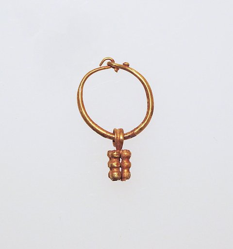 Earring with pendant