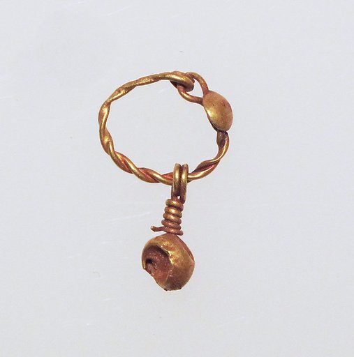 Gold earring with disc and pendant