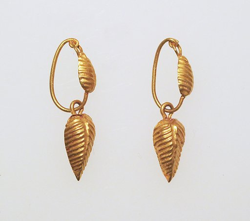 Earring with pendant