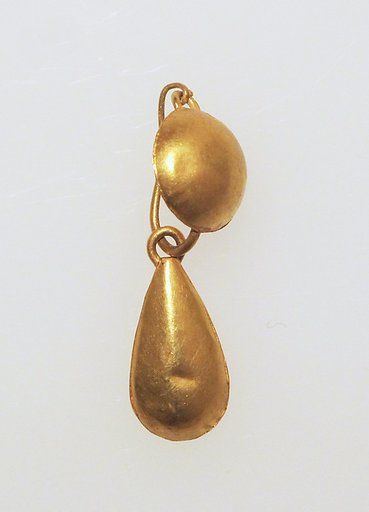 Earring with pendant and disc
