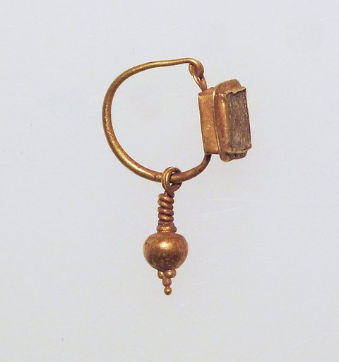 Earring with pendant