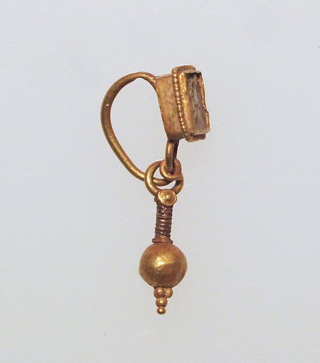Earring with pendant