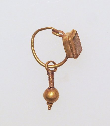Earring with pendant