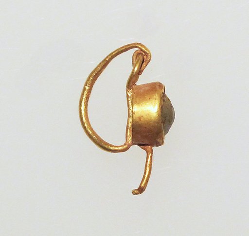 Earring with paste setting