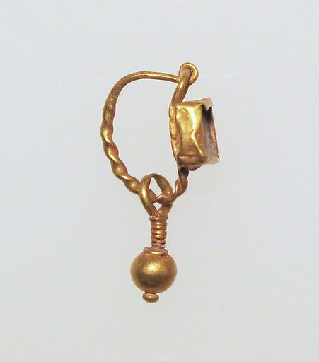 Earring with pendant