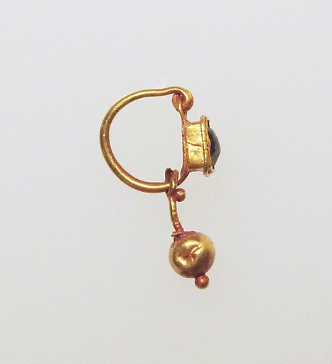 Earring with ball pendant and green stone setting