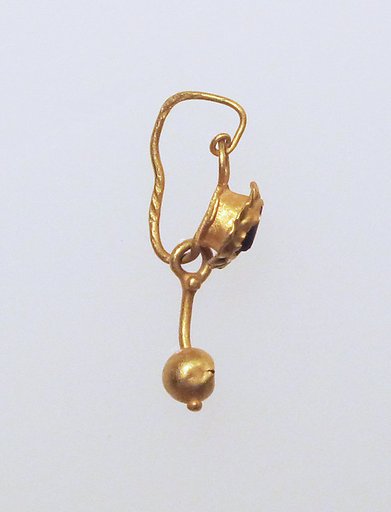Earring with pendant