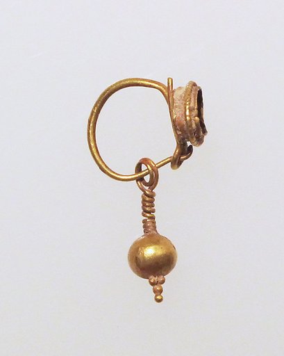 Earring with pendant