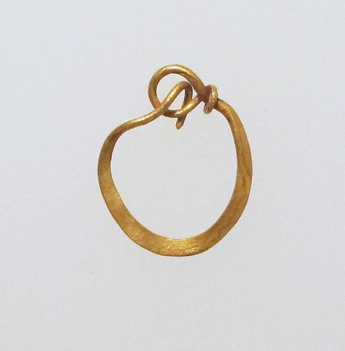 Earring-loop type, hammered flat