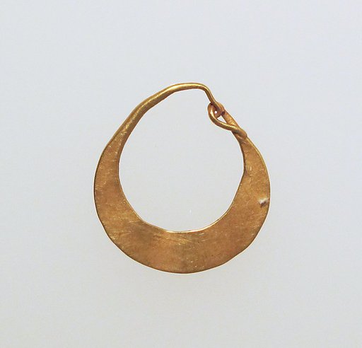 Earring, crescent-shaped