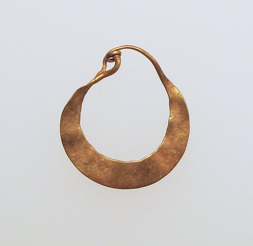 Earring, crescent-shaped