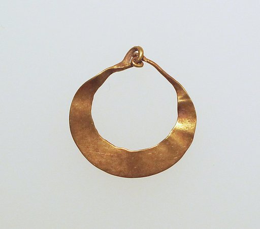 Earring, crescent-shaped