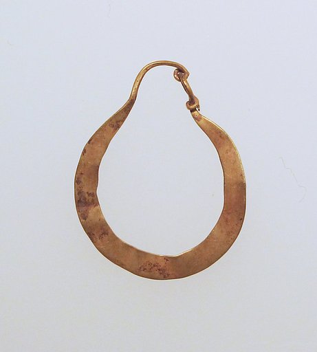 Earring, crescent-shaped