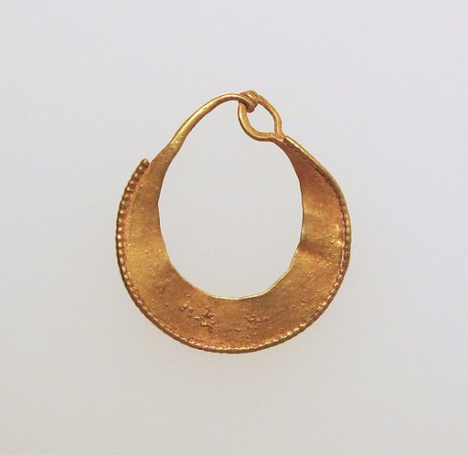 Earring, crescent-shaped