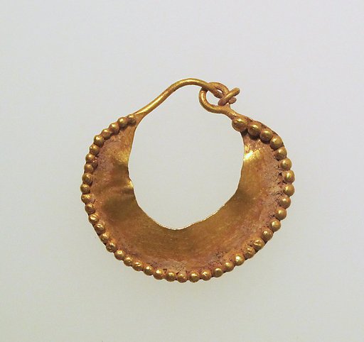 Earring, crescent-shaped