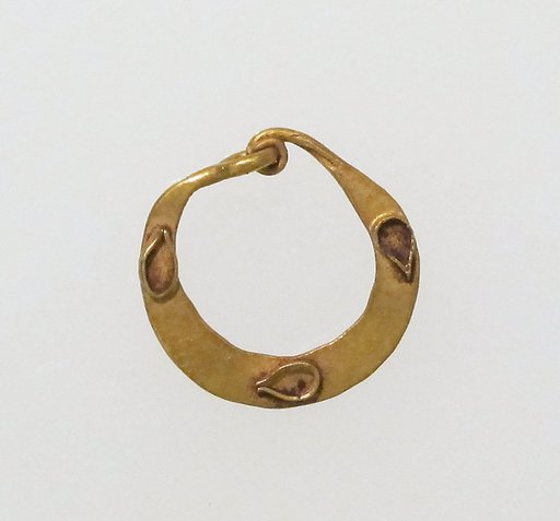 Earring, crescent-shaped