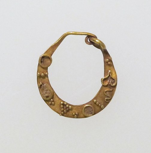 Earring, crescent-shaped