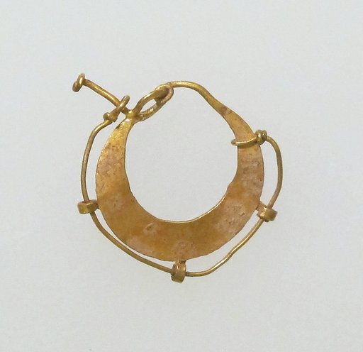 Earring, crescent-shaped