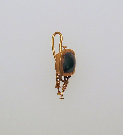 Earring-hook type with emerald setting