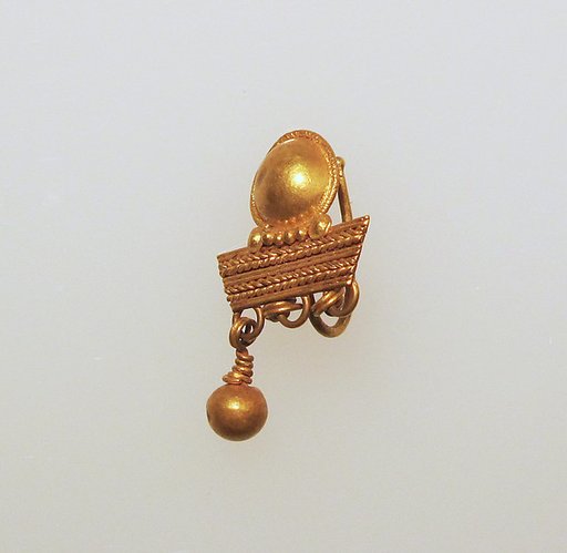 Earring-hook type with pendants and disc