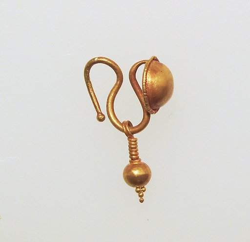 Earring-hook type with disc and beaded rim