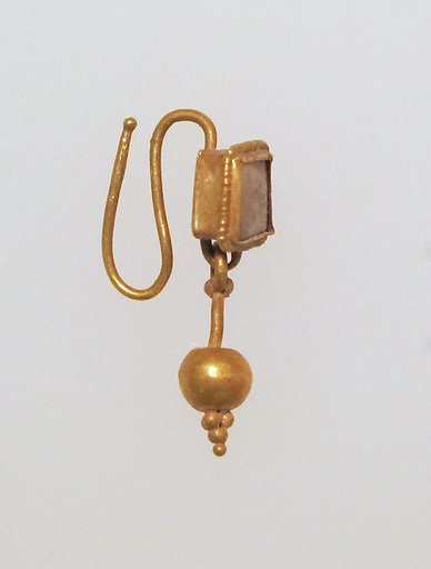Earring-hook type with ball pendant and paste setting