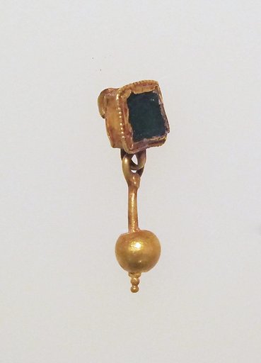 Earring-hook type with ball pendant and paste setting