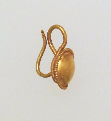 Earring-hook type with disc and beaded rim