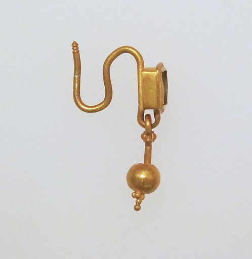 Earring-hook type with ball pendant and paste setting