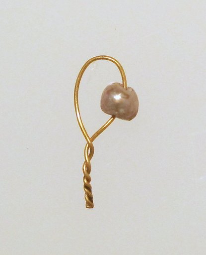 Pendant with pearl