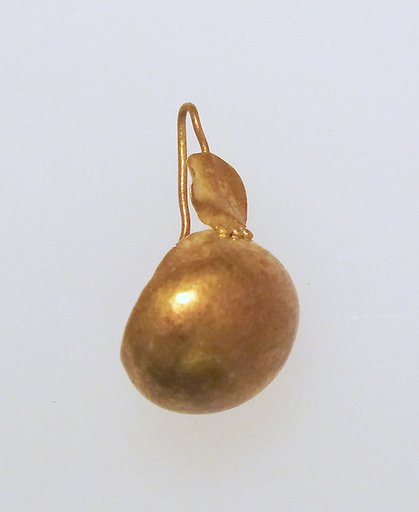 Earring-hook type with discs of thin foil
