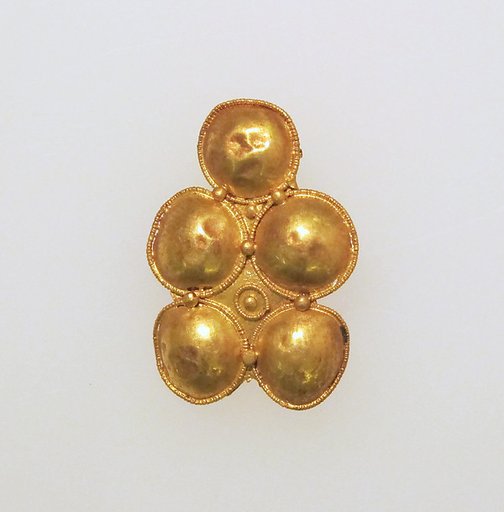 Gold hook type earring with discs in filigree