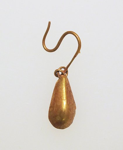 Gold pendant earring