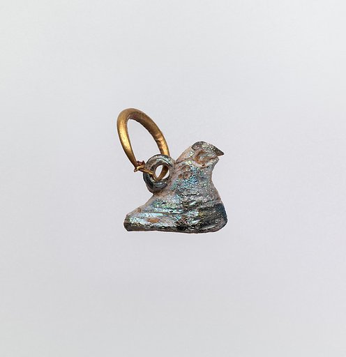 Gold earring with glass pendant in the form of a bird